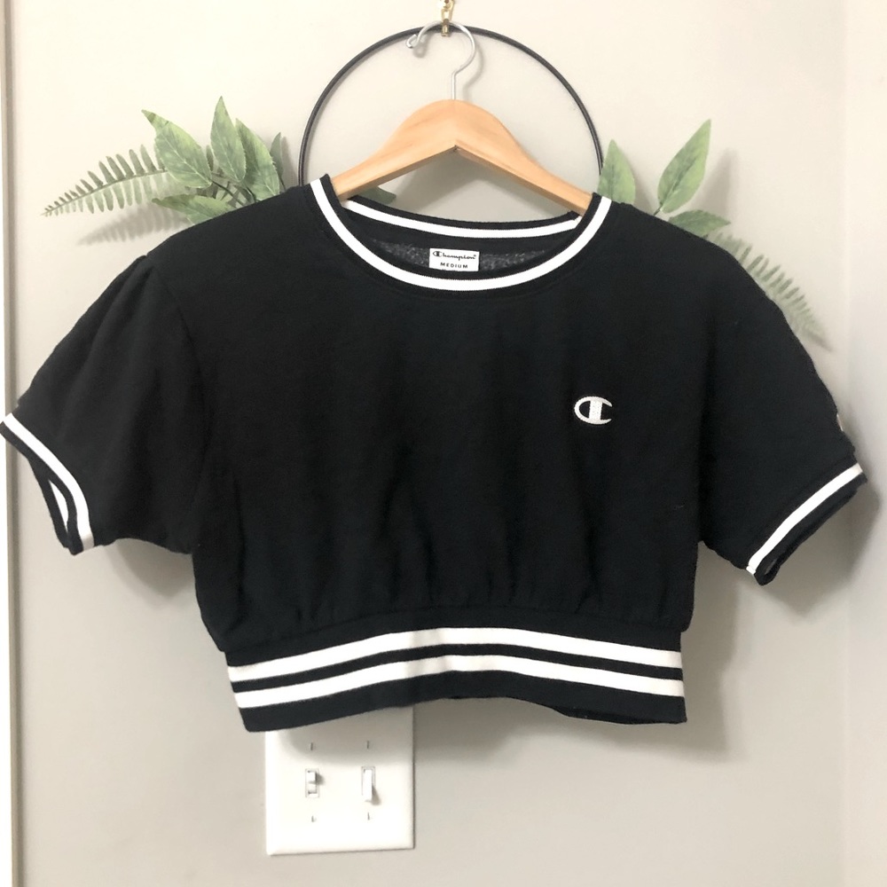 ✨Sk8r boi✨VINTAGE Champion | Women’s Black/White Crop Top Size Medium